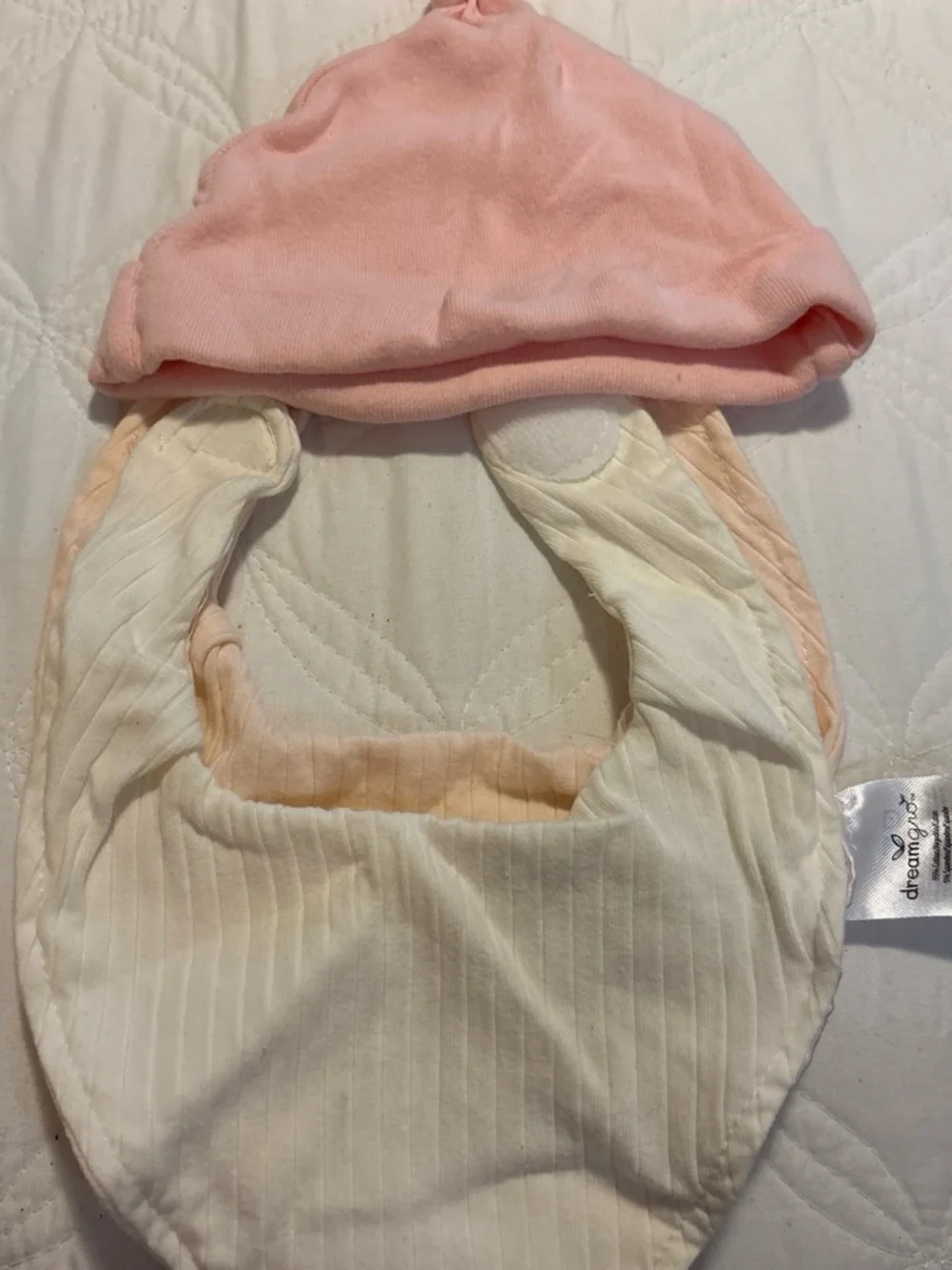 Source Unknown Baby Bibs and Hat in Pink, Cream